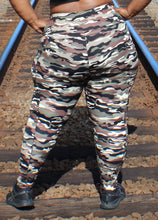 Load image into Gallery viewer, Camo Print Active Sports Leggings
